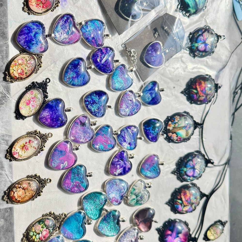 Handmade heart pendants with 20” silver color chain blues and purples.  Lots 10